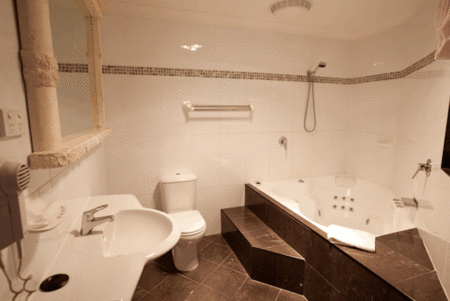 Jesmond Executive Villas - Accommodation QLD 2