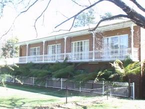 Barrasss John Bright Motor Inn - Accommodation QLD 1