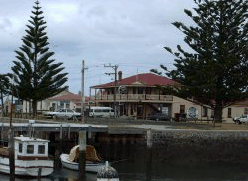 Port Albert Hotel - Accommodation QLD
