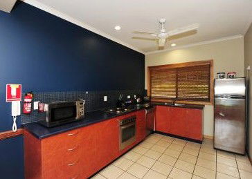 Portside Executive Apartments - Accommodation QLD 3