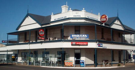 Seabreeze Hotel - Accommodation QLD 1