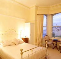 Amberley House - Accommodation QLD