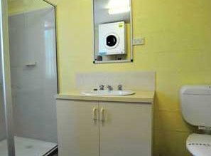 Alanvale Apartments & Motor Inn - Accommodation QLD 3