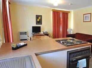 Alanvale Apartments & Motor Inn - Accommodation QLD 4