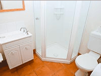 Montgomery's Private Hotel  YHA - Accommodation QLD
