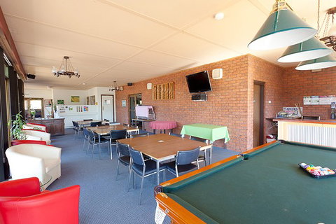 Statesman Motor Inn - Accommodation QLD 3