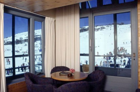Perisher Valley Hotel - Accommodation QLD 4
