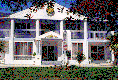 Blue & White Lodge - Accommodation QLD 2
