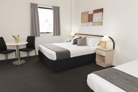 Adelaide Riviera Hotel - Accommodation QLD 1