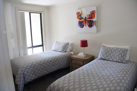 Cliff House Beachfront Villas - Accommodation QLD 3