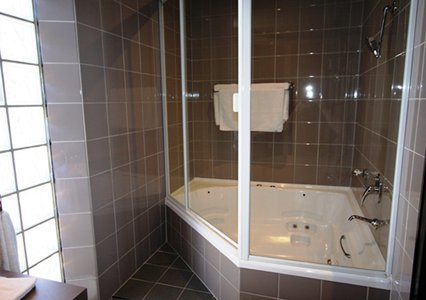 Highlander Hotel Bar Kitchen Rooftop - Accommodation QLD 5