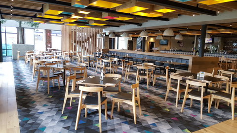 Highlander Hotel Bar Kitchen Rooftop - Accommodation QLD 6