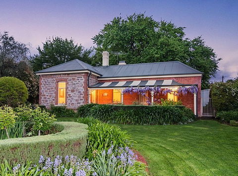 Dumas House - Accommodation QLD 1