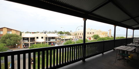 Fed On Semaphore - Accommodation QLD 5