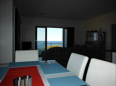 Coastal Getaway - Accommodation QLD 1