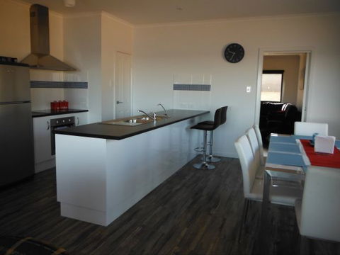 Coastal Getaway - Accommodation QLD 2