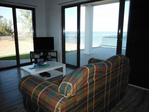 Coastal Getaway - Accommodation QLD 3