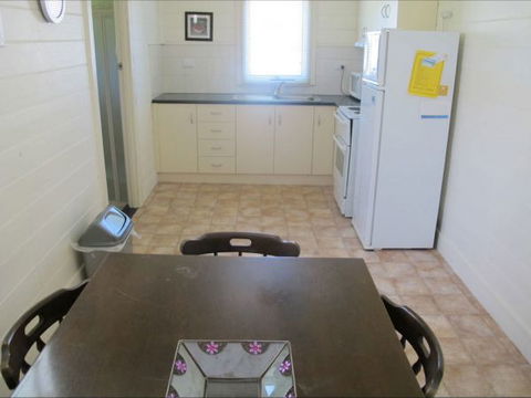 Holly's Holiday Home - Accommodation QLD 1