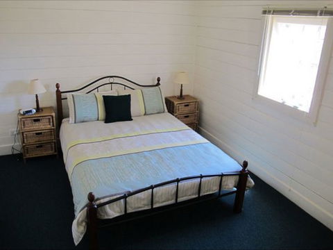Holly's Holiday Home - Accommodation QLD 2