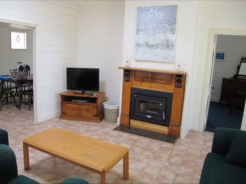 Holly's Holiday Home - Accommodation QLD 3
