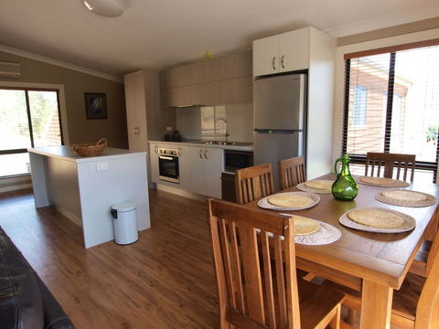 Mad On The Buckland - Accommodation QLD 3