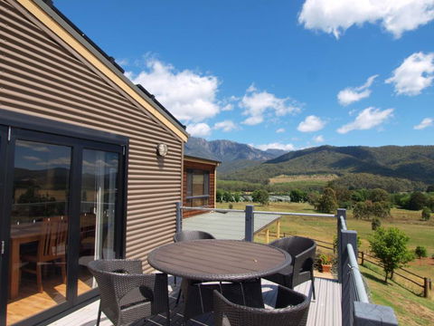 Mad On The Buckland - Accommodation QLD 0