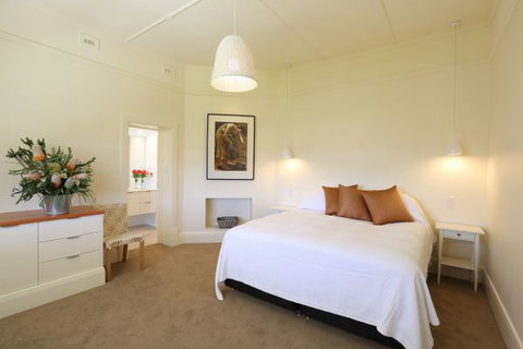 Orchard House - Accommodation QLD 4