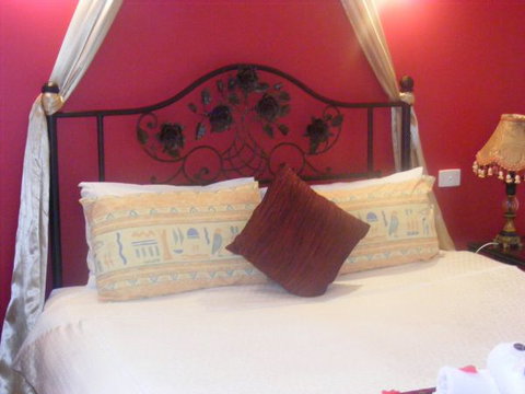 Weeroona Retreat B&B - Accommodation QLD 2