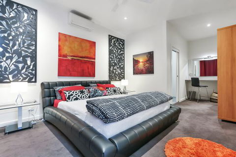 Barossa White House: The West Wing - Accommodation QLD 1