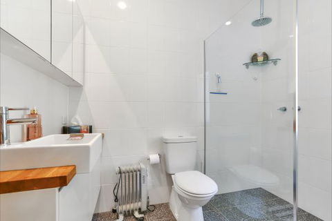 Barossa White House: The West Wing - Accommodation QLD 3