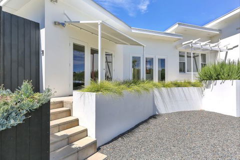 Barossa White House: The West Wing - Accommodation QLD 10