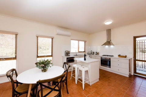 Cottage On The Murray - Accommodation QLD 4