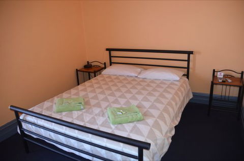 Copper Coast Hotel - Accommodation QLD 4