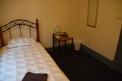 Copper Coast Hotel - Accommodation QLD 5