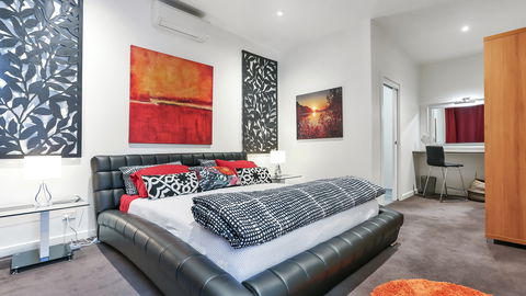 Barossa White House: The West Wing - Accommodation QLD 0