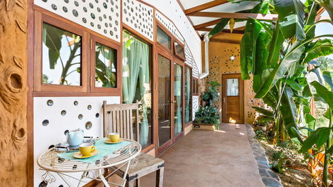 Earthship Ironbank - Accommodation QLD 0