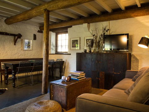 Farm Pod At Twamley Farm - Accommodation QLD 4