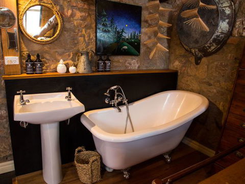 Farm Pod At Twamley Farm - Accommodation QLD 5