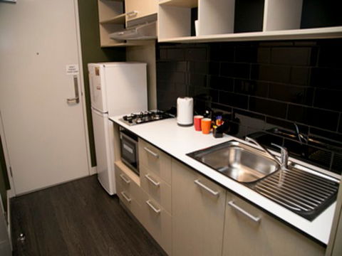 Abercombie Student Accommodation (Summer) - Accommodation QLD 7