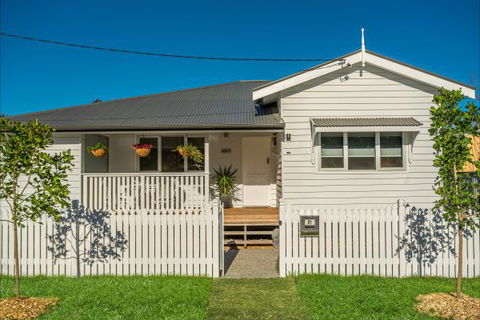 Aditi - Accommodation QLD 0