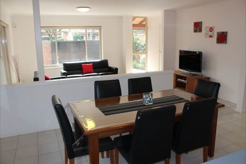 Adelaide Serviced Accommodation - Childers House - Accommodation QLD 5