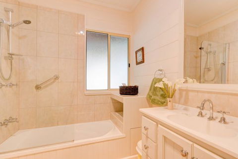 All About Me Bed And Breakfast - Accommodation QLD 3