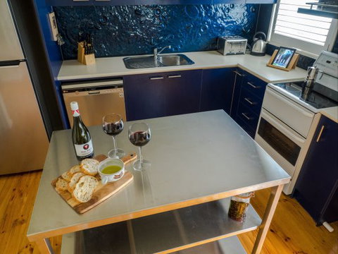 Alice's Palace Ocean Grove - Accommodation QLD 3