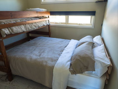 Alice's Palace Ocean Grove - Accommodation QLD 7