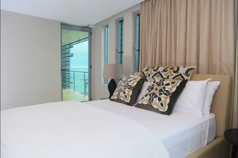Aqua Aqua Luxury Penthouses - Accommodation QLD 4
