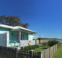 Aurora Beachfront Cottage - Accommodation QLD