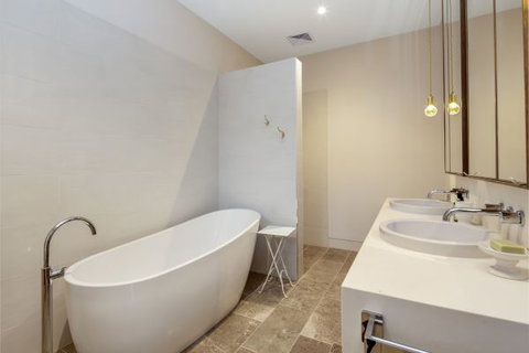 Ballaratprimavera - Accommodation QLD 7