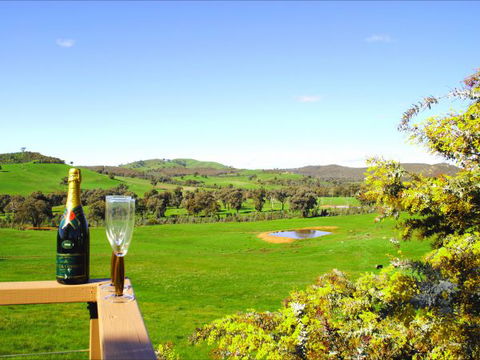 Winton Bethal Accommodation Unit - Accommodation QLD 0