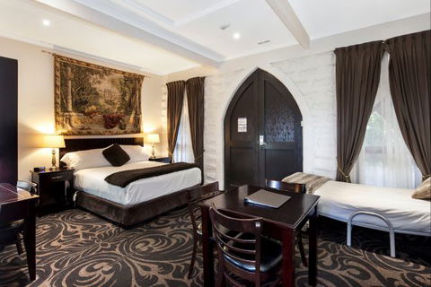 Castle Suites - Kryal Castle - Accommodation QLD 9