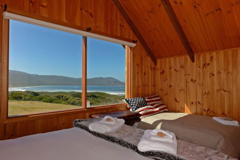 Cloudy Bay Villa - Accommodation QLD 6
